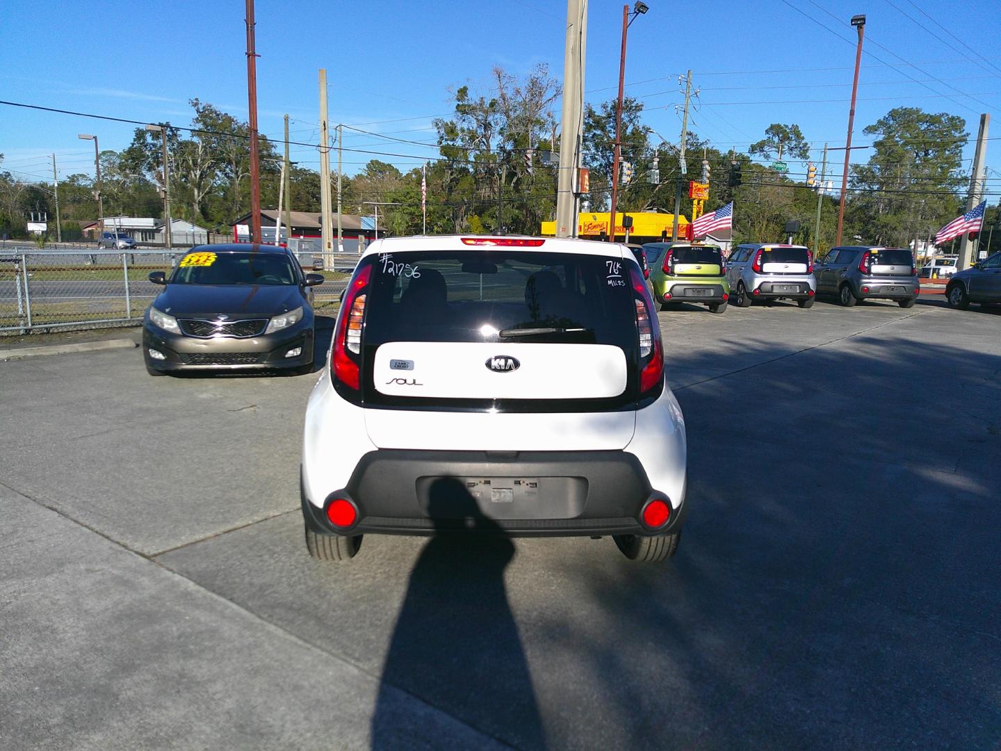 2014 WHITE KIA SOUL + (PLUS) (KNDJP3A50E7) , located at 1200 Cassat Avenue, Jacksonville, FL, 32205, (904) 695-1885, 30.302404, -81.731033 - Photo#3